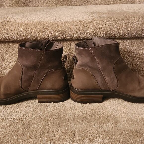 Ugg Women's Taupe Brown Moto-Style Ankle Boots w/ Side Zippers Size 9 - Picture 7 of 11